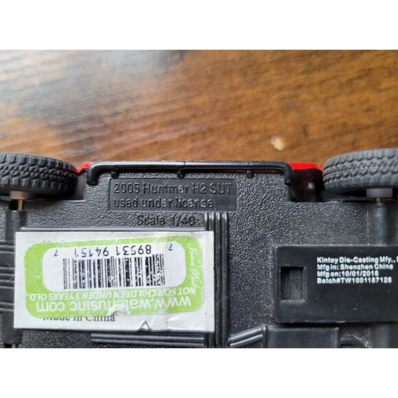 2018 Kintoy/Kinsmart - 2005 Red Hummer H2 SUT - Scale 1/40 - China - Picture 8 of 9